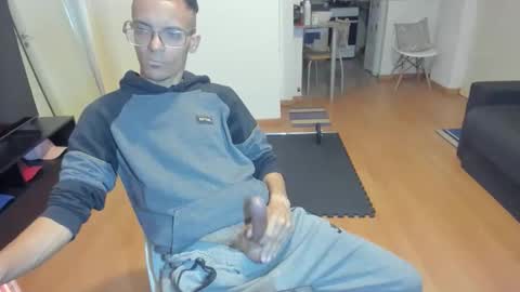 Snapshot of guachin_new chatting on September 10, 2025, 3:39 am guachin_new online show from September 10, 2025, 3:39 am