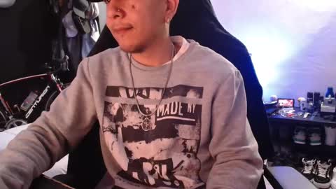 Snapshot of guayaco_ chatting on February 24, 2025, 1:10 pm Guayaco  online show from February 24, 2025, 1:10 pm