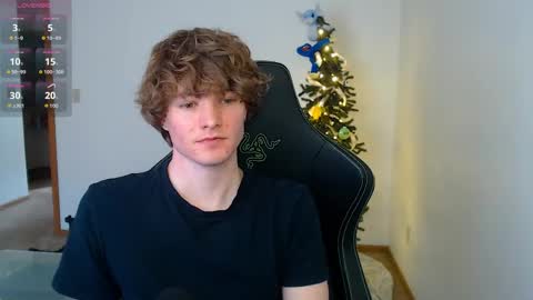 gucciboi4 online show from April 9, 2026, 2:44 pm