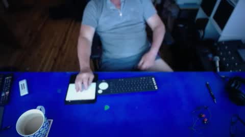 guesswhatigot2 online show from November 30, 2025, 3:10 am