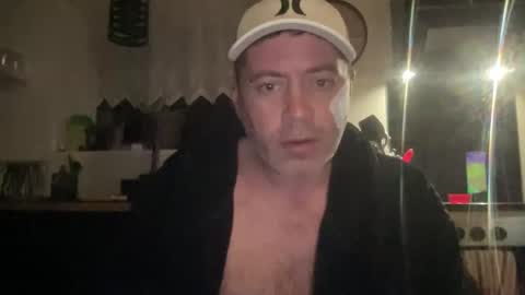 Snapshot of guil0 chatting on April 18, 2026, 7:23 am guil0 online show from April 18, 2026, 7:23 am