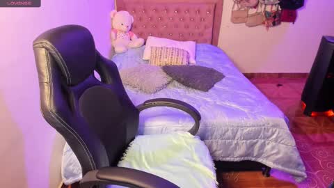 Hello Im Julieta Im 25 years old welcome to my room have fun and be happy. online show from March 3, 2025, 2:47 am