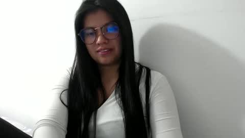 Vane blonde and Hazell black hair online show from December 16, 2025, 3:50 pm