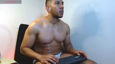 Snapshot of gurushake chatting on July 4, 2026, 11:22 pm holl latino online show from July 4, 2026, 11:22 pm