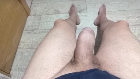 gusiion_ online show from August 3, 2026, 8:13 am