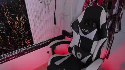 Snapshot of guxplo chatting on February 9, 2026, 4:00 pm Antonella online show from February 9, 2026, 4:00 pm