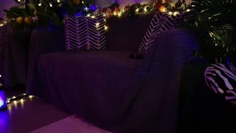 gwenhilton online show from February 23, 2025, 9:11 am