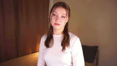 Snapshot of gwennielove chatting on April 18, 2026, 5:22 am Molly online show from April 18, 2026, 5:22 am