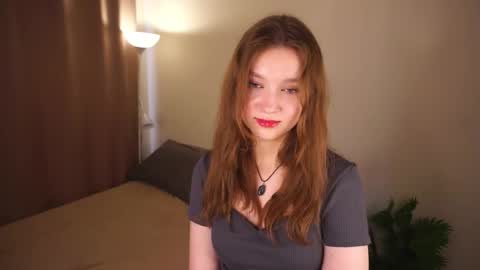 Snapshot of gwennielove chatting on May 14, 2026, 4:52 am Molly online show from May 14, 2026, 4:52 am