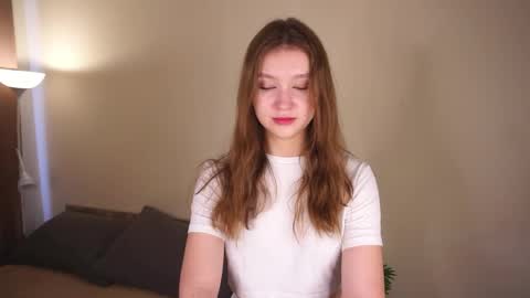 Snapshot of gwennielove chatting on May 24, 2026, 5:12 am Molly online show from May 24, 2026, 5:12 am