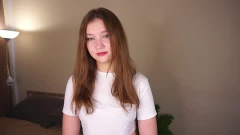 Snapshot of gwennielove chatting on May 30, 2026, 5:04 am Molly online show from May 30, 2026, 5:04 am