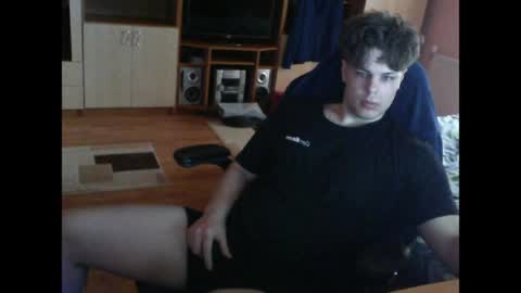 Snapshot of gymguy0505 chatting on March 17, 2026, 2:42 pm gymguy0505 online show from March 17, 2026, 2:42 pm