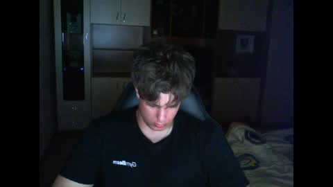 gymguy0505 online show from May 4, 2026, 9:33 pm