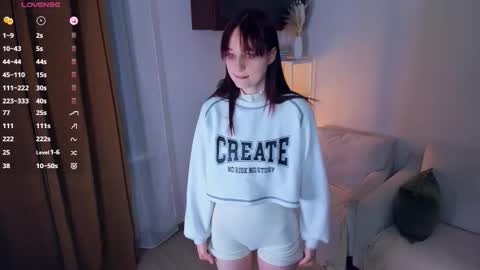 Kelly  Lilly online show from February 8, 2026, 6:55 pm