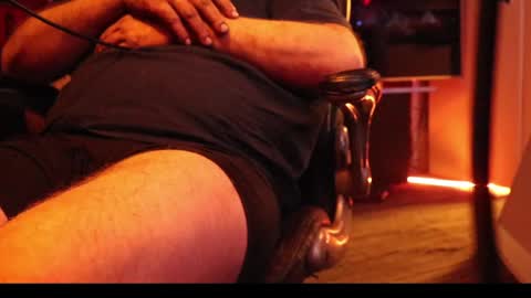 Snapshot of h0tttsteel chatting on December 18, 2024, 7:04 am h0tttsteel online show from December 18, 2024, 7:04 am