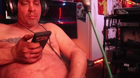 Snapshot of h0tttsteel chatting on January 3, 2025, 12:30 pm h0tttsteel online show from January 3, 2025, 12:30 pm