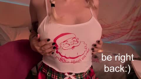 Snapshot of h2h0e chatting on February 21, 2025, 6:59 pm Lana online show from February 21, 2025, 6:59 pm