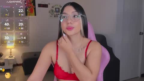 Snapshot of h3y_mia3 chatting on March 4, 2025, 7:08 am Paulina  online show from March 4, 2025, 7:08 am