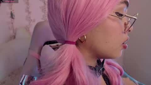Haely online show from April 17, 2026, 1:52 am