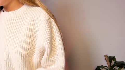 Snapshot of hailey_firee chatting on September 18, 2025, 2:35 am Hailey online show from September 18, 2025, 2:35 am