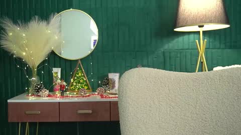 Hailey online show from December 18, 2025, 4:29 am