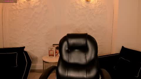 Snapshot of haileyross_ chatting on June 18, 2026, 1:50 am Hailey online show from June 18, 2026, 1:50 am