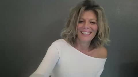 Hailey online show from April 22, 2026, 6:42 pm