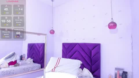 haileystonei online show from November 30, 2025, 11:36 am