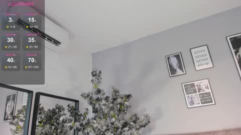 haileystonei online show from December 19, 2025, 11:28 am