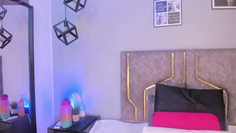 haileystonei online show from February 10, 2026, 11:36 am