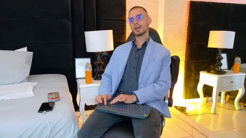 H A I R Y D I A M O N D online show from September 21, 2025, 3:41 am