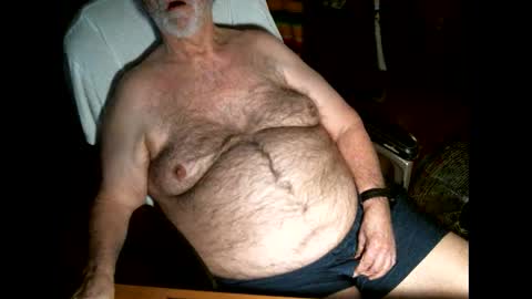 hairybear813 online show from May 18, 2026, 3:57 am