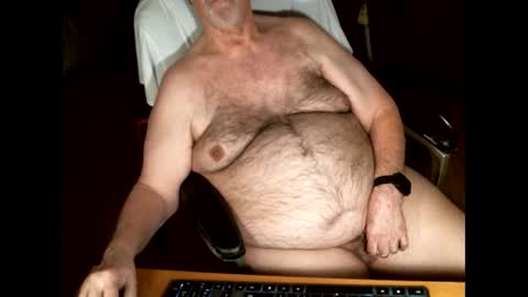 hairybear813 online show from May 18, 2026, 11:43 pm