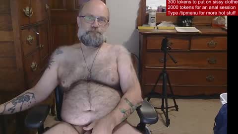 HairyDaddyBear69 online show from May 11, 2026, 12:44 pm