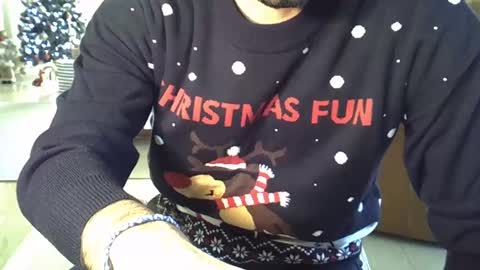 Snapshot of hairydaduncut chatting on December 24, 2024, 2:54 pm hairydaduncut online show from December 24, 2024, 2:54 pm