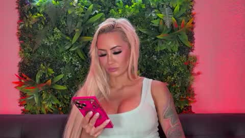 Snapshot of haliaxhill chatting on August 7, 2026, 8:55 pm Halia Hill online show from August 7, 2026, 8:55 pm