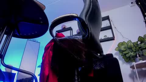 halley_ravenn online show from June 14, 2026, 2:24 am