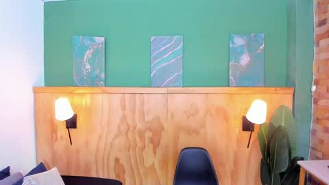 Halley Lorens online show from April 1, 2026, 12:06 pm