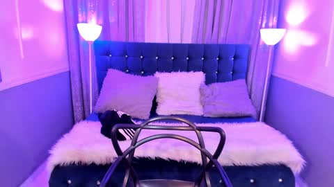 Snapshot of hallsred_rh chatting on January 9, 2025, 12:35 am Halls Red online show from January 9, 2025, 12:35 am