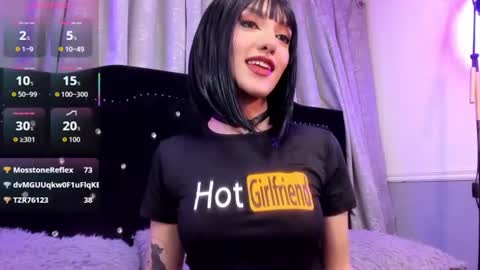 Snapshot of hallsred_rh chatting on July 15, 2026, 1:00 am Halls Red online show from July 15, 2026, 1:00 am