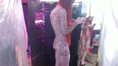 halovalentine online show from November 2, 2025, 2:25 am