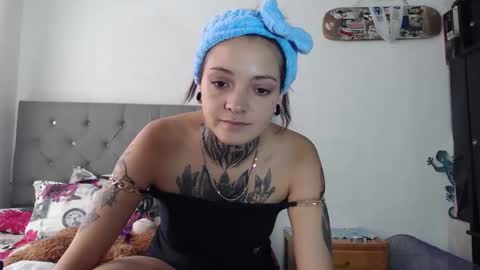 Hanya online show from December 10, 2024, 7:32 pm