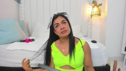 hanah_gray online show from September 11, 2025, 11:21 am