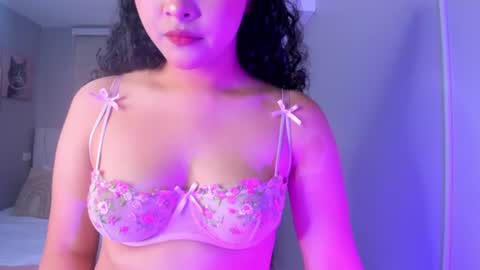 Hanna Lineros  online show from June 13, 2026, 12:47 pm