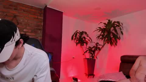 Snapshot of handsomeboys19 chatting on November 8, 2025, 3:18 am leonardfarrucknick and otis online show from November 8, 2025, 3:18 am