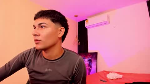 Snapshot of handsomeboys19 chatting on February 3, 2026, 6:40 am leonardfarrucknick and otis online show from February 3, 2026, 6:40 am