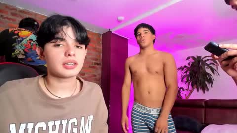 Snapshot of handsomeboys19 chatting on February 4, 2026, 6:58 pm leonardfarrucknick and otis online show from February 4, 2026, 6:58 pm