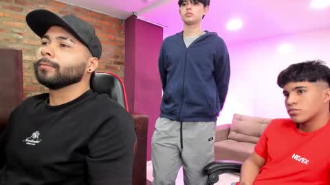 Snapshot of handsomeboys19 chatting on February 14, 2026, 12:24 pm leonardfarrucknick and otis online show from February 14, 2026, 12:24 pm