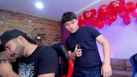 Snapshot of handsomeboys19 chatting on February 20, 2026, 12:27 pm leonardfarrucknick and otis online show from February 20, 2026, 12:27 pm