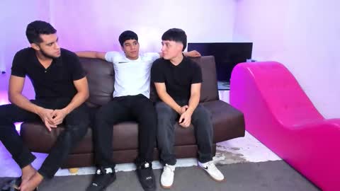 Snapshot of handsomeboys19 chatting on February 25, 2026, 12:37 pm leonardfarrucknick and otis online show from February 25, 2026, 12:37 pm